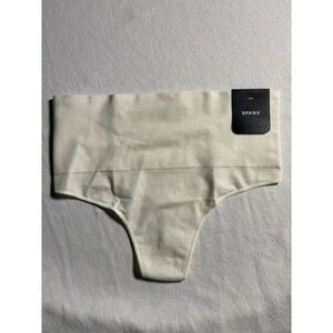 NEW SPANX Thong Everyday Shaping Panties Thong Soft Nude Size Medium SS0815
